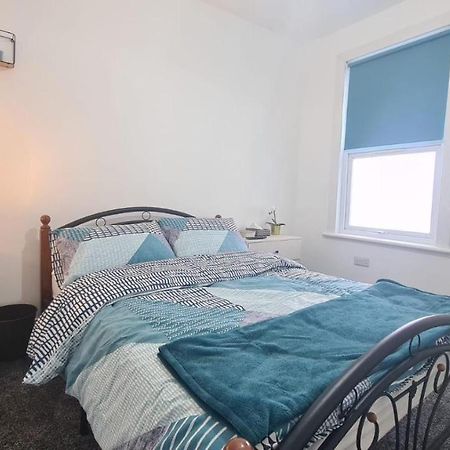 Spacious Room In Manor Park 런던 외부 사진