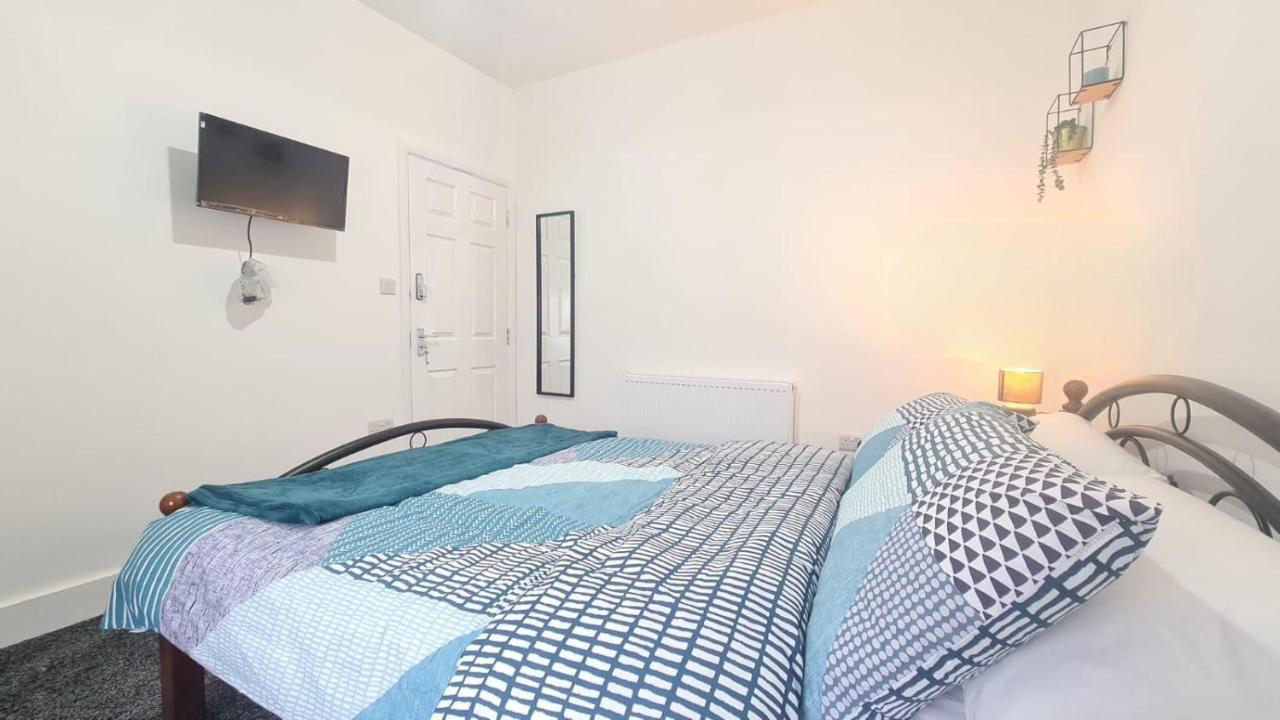Spacious Room In Manor Park 런던 외부 사진